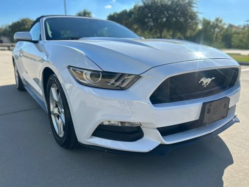 Used 2015 Ford Mustang Convertible RWD image 5