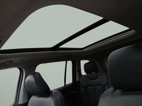 Used 2024 Jeep Grand Cherokee Limited w/ Luxury Tech Group II image 15