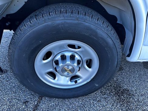 Used 2025 Chevrolet Express 2500 Extended w/ Communications Package image 13