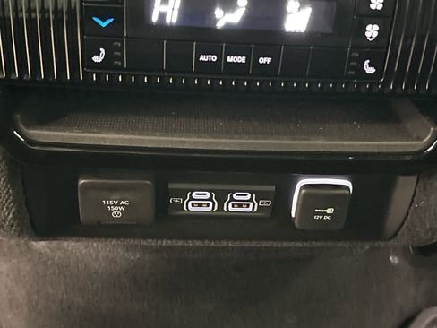 Used 2024 Jeep Wagoneer L Series III w/ Premium Group I AWD/4WD image 25