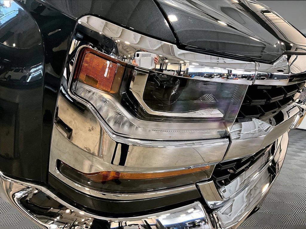 Used 2018 Chevrolet Silverado 1500 LT w/ All Star Edition AWD/4WD image 34