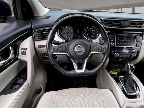 Used 2020 Nissan Rogue Sport SV w/ All-Weather Package AWD/4WD image 8