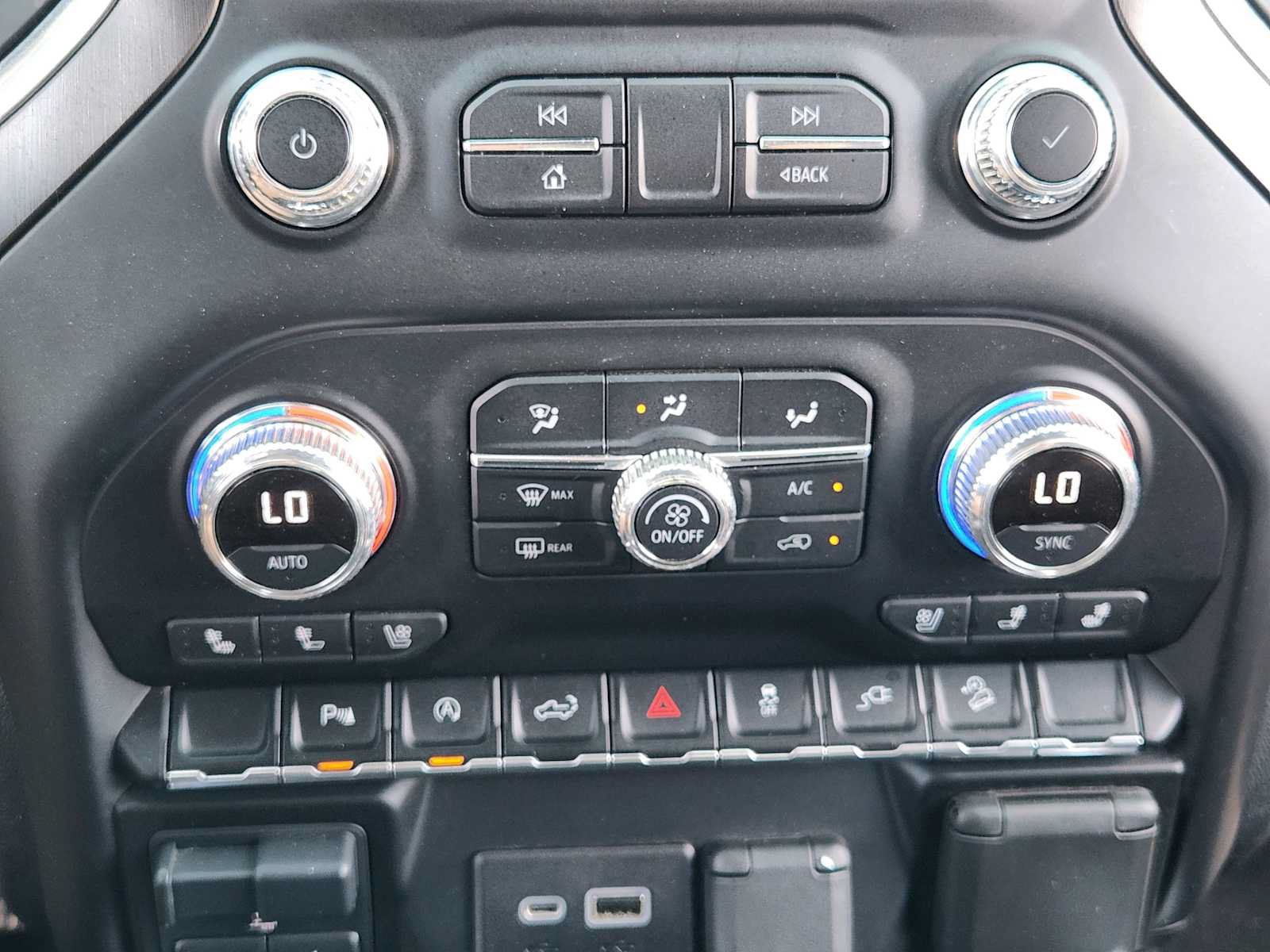 Used 2021 GMC Sierra 1500 AT4 w/ AT4 Premium Package AWD/4WD image 18