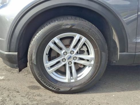 Used 2022 Ford Explorer XLT image 29