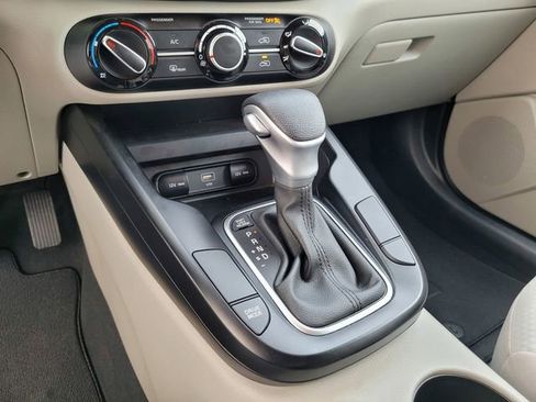 Certified 2025 Kia Soul LX w/ LX Technology Package image 22