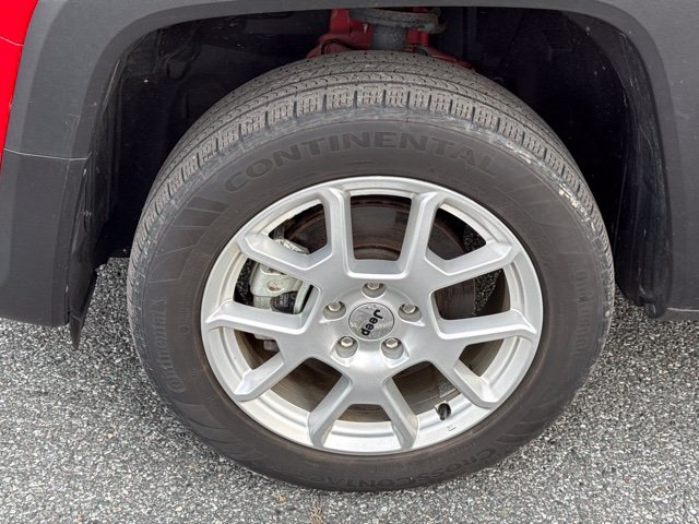 Used 2022 Jeep Renegade Latitude AWD/4WD image 16