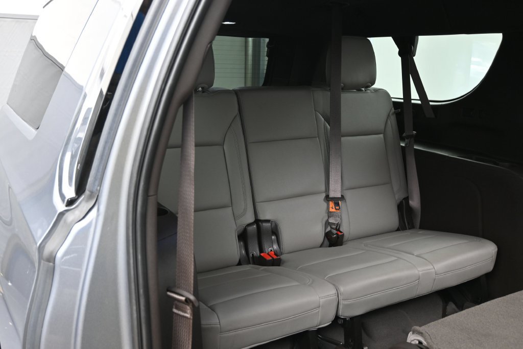 Used 2021 Chevrolet Suburban LT RWD image 32