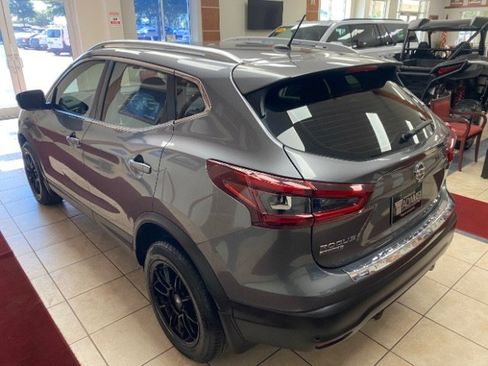 Used 2021 Nissan Rogue Sport SV FWD image 3