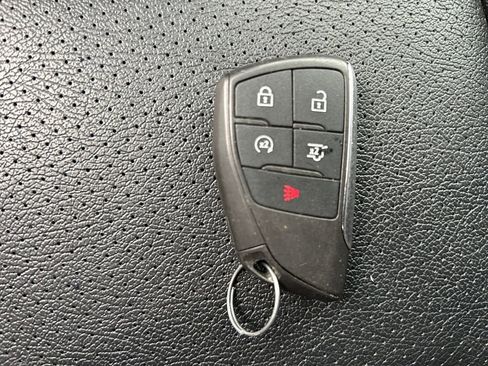 Used 2022 GMC Yukon XL SLE image 33