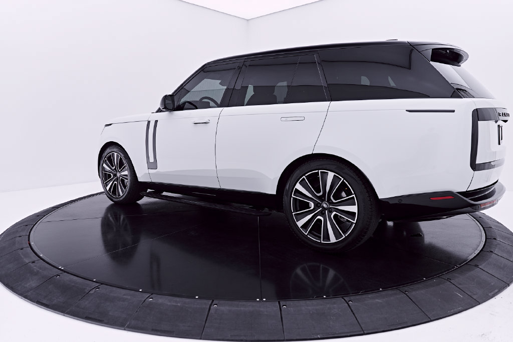 Used 2025 Land Rover Range Rover SE AWD/4WD image 12