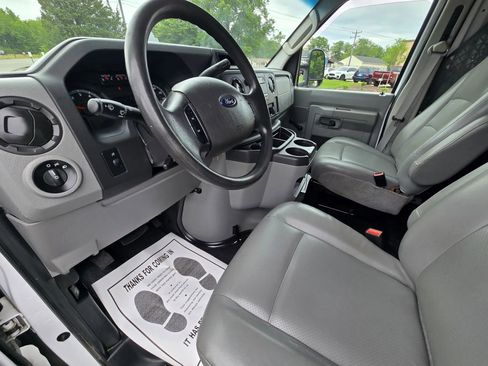 Used 2014 Ford E-350 and Econoline 350 Super Duty image 18