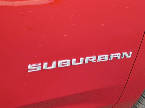 New 2026 Chevrolet Suburban LT image 19