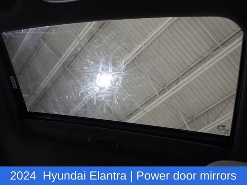 Used 2024 Hyundai Elantra Limited image 24