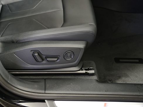 Used 2025 Audi Q5 Premium w/ Convenience Package AWD/4WD image 10