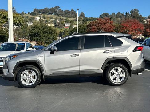 Used 2021 Toyota RAV4 XLE w/ Carpet Mat Package (TMS) image 6