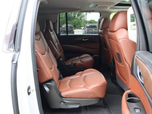 Used 2020 Cadillac Escalade ESV Luxury AWD/4WD image 21