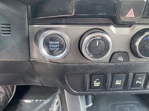 Used 2017 Toyota Tacoma TRD Off-Road AWD/4WD image 23