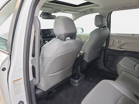 Certified 2023 Toyota Sienna XLE FWD image 10