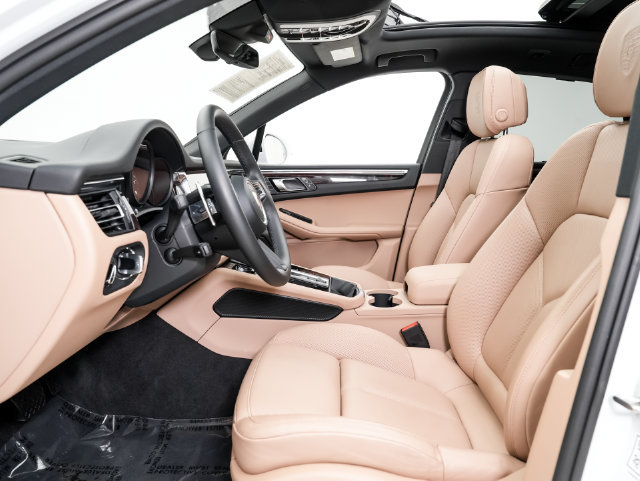 Certified 2026 Porsche Macan AWD/4WD image 6