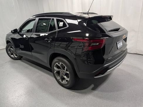 New 2026 Chevrolet Trax LT w/ Sunroof Package FWD image 6