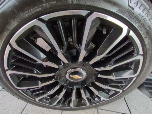 Used 2025 Chevrolet Tahoe High Country image 30