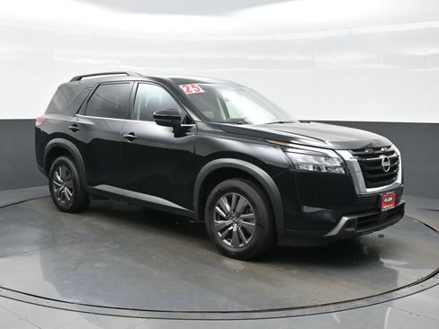 Used 2025 Nissan Pathfinder SV AWD/4WD image 8