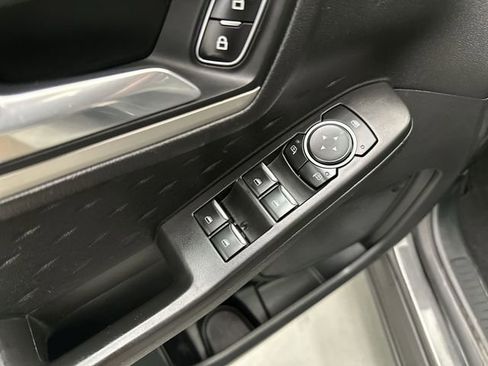 Used 2020 Ford Escape SE image 18