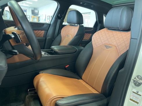 Used 2022 Bentley Bentayga AWD/4WD image 27