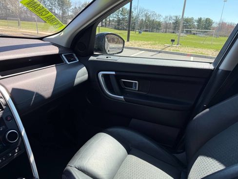 Used 2017 Land Rover Discovery Sport SE AWD/4WD image 13