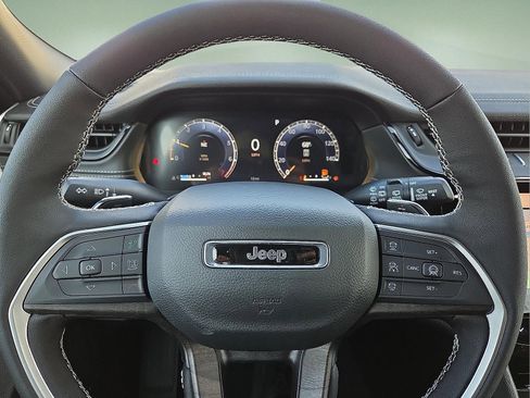 New 2026 Jeep Grand Cherokee L Limited w/ Luxury Tech Group II image 24