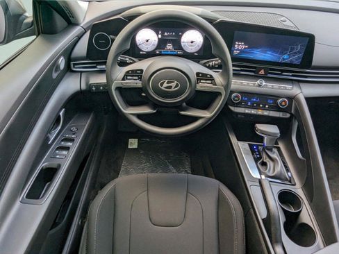 Used 2025 Hyundai Elantra Sport image 14