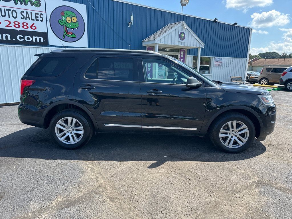 Used 2019 Ford Explorer XLT w/ Equipment Group 202A AWD/4WD image 10