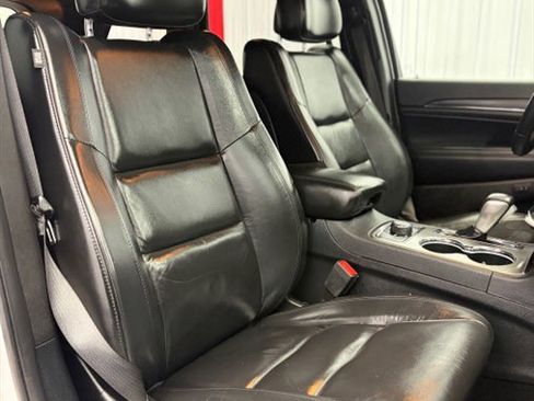 Used 2020 Jeep Grand Cherokee Limited AWD/4WD image 16