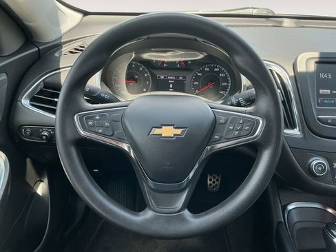 Used 2017 Chevrolet Malibu LT FWD image 12