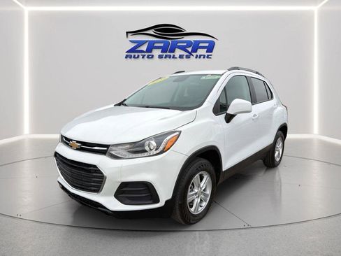 Used 2022 Chevrolet Trax LT w/ LT Convenience Package image 3