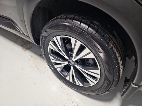 Used 2023 Nissan Rogue SV image 24