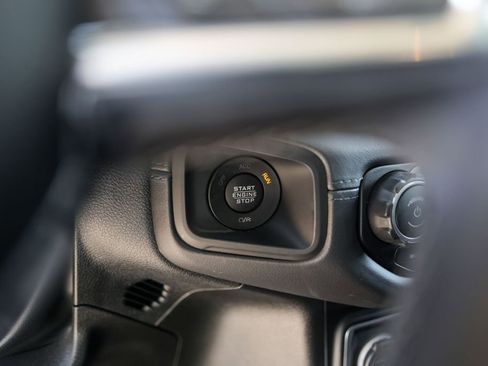 Used 2025 Jeep Wrangler Unlimited Sahara image 18