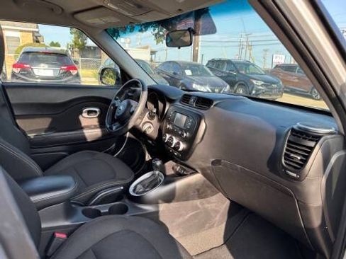 Used 2016 Kia Soul + FWD image 9