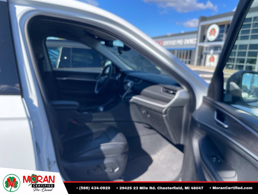 Used 2023 Jeep Grand Cherokee L Limited AWD/4WD image 19