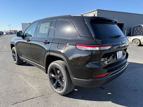 New 2025 Jeep Grand Cherokee Limited w/ Black Appearance Package image 4