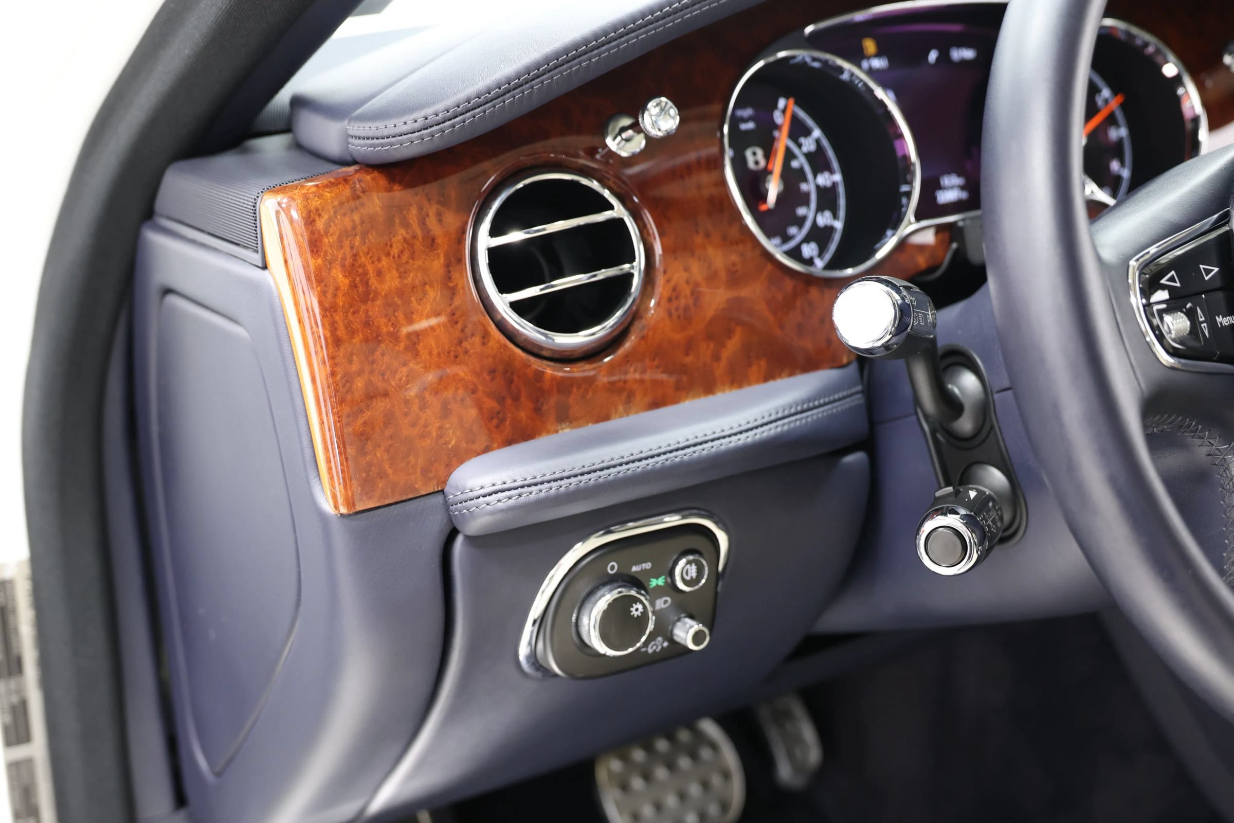 Used 2017 Bentley Mulsanne RWD image 29