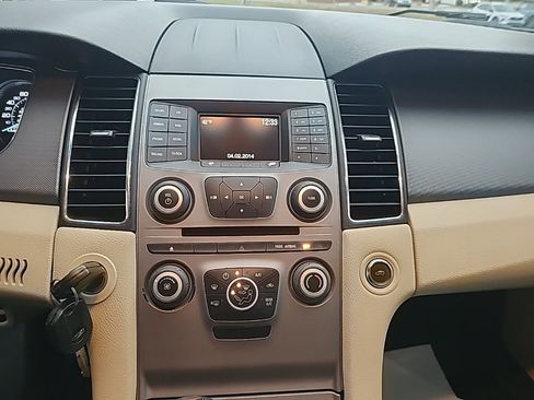 Used 2015 Ford Taurus SE image 17