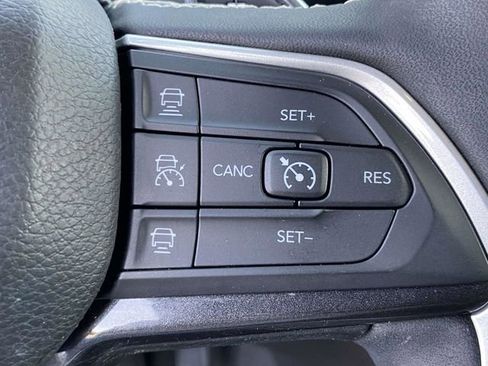 Used 2023 Jeep Grand Cherokee Altitude image 24