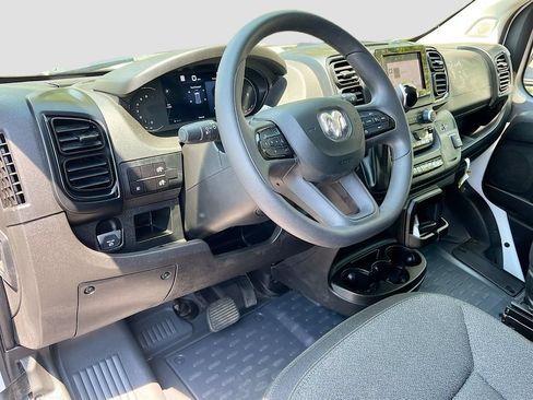 Used 2025 RAM ProMaster 2500 w/ U-Haul Equipment Group FWD image 9
