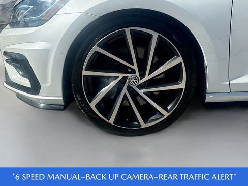 Used 2019 Volkswagen Golf R 4-Door image 33