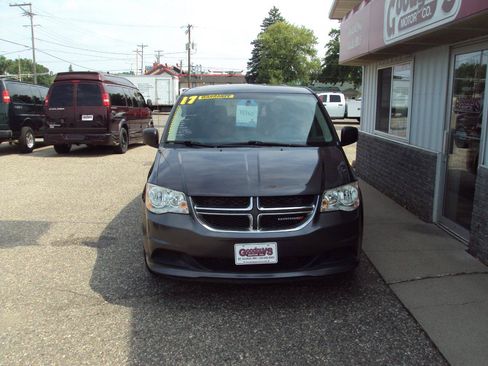 Used 2017 Dodge Grand Caravan SE w/ Power Window Group FWD image 3