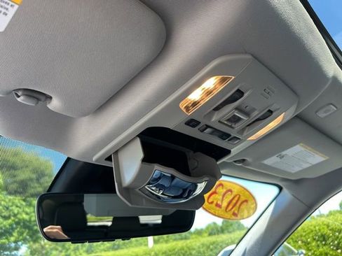 Used 2023 Toyota Highlander XLE FWD image 30