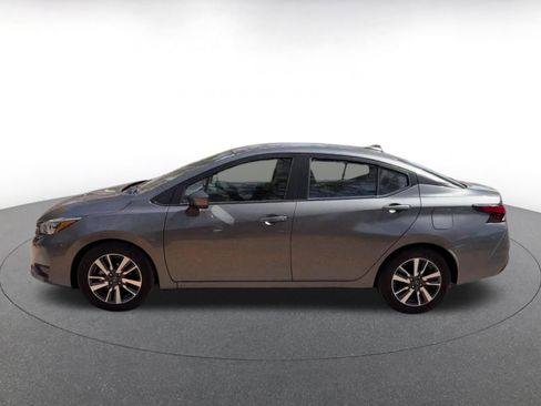 Used 2025 Nissan Versa SV image 9