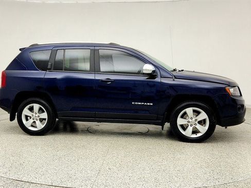 Used 2017 Jeep Compass Latitude FWD image 4