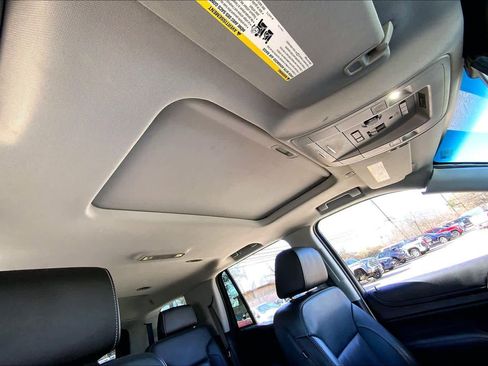 Used 2018 GMC Yukon SLT w/ Premium Edition image 14